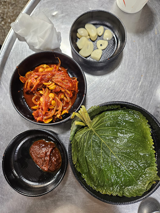 Side Dishes Served with Spicy Korean Pork